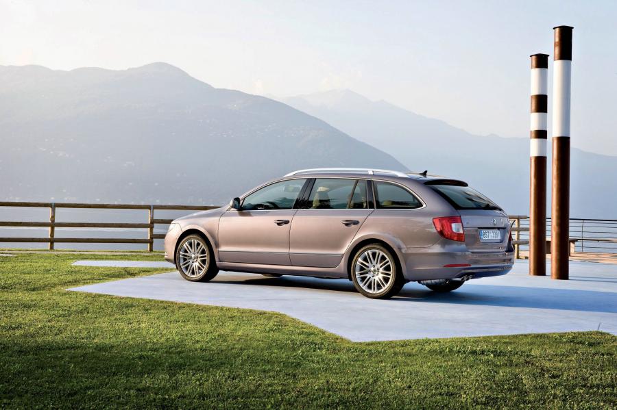  Skoda Superb Combi 2009 года  (фото 38 из 74)